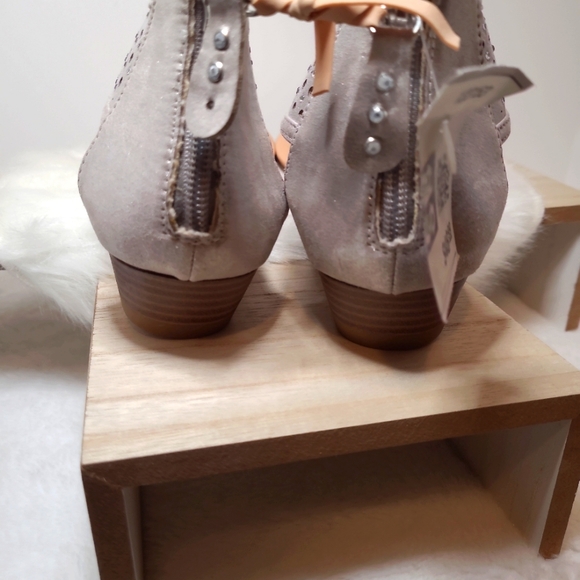 Women Moto Dolce Laser Cut Wedge Thong Sandals Back Zipper Rhinestones 8.5M Grey - Picture 3 of 11